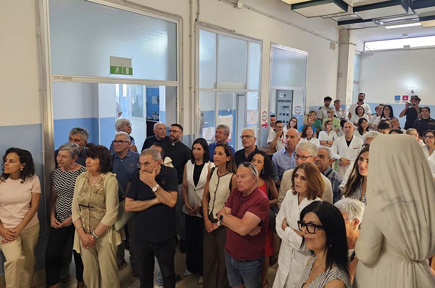 Ozieri, Aido e Admo donano un’opera all’ospedale Segni per ricordare il valore della donazione 4 Benedizione pannello aido admo ospedale di ozieri