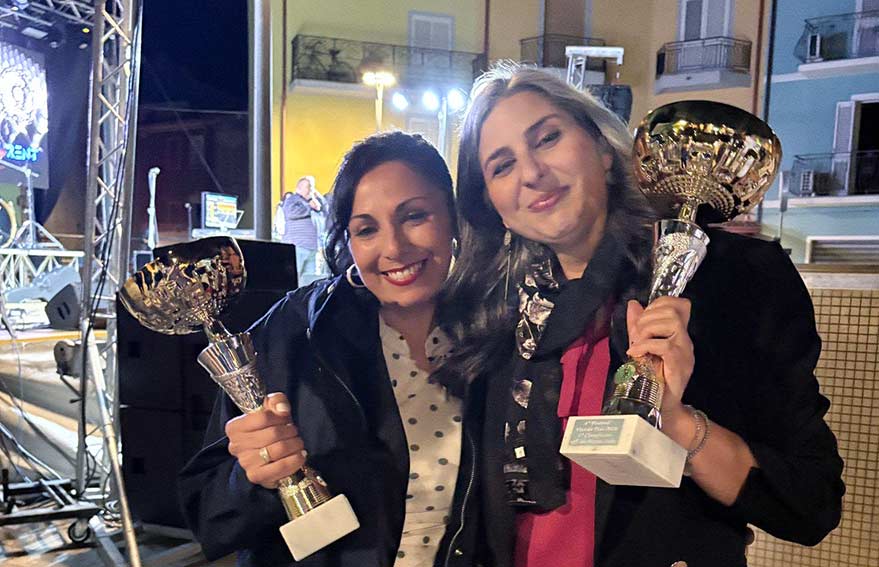 La cantante ozierese Liuscia Sanna vince la quarta edizione del festival “Voci da Tula” 2 Consuelo Demurtas e Liuscia Sanna