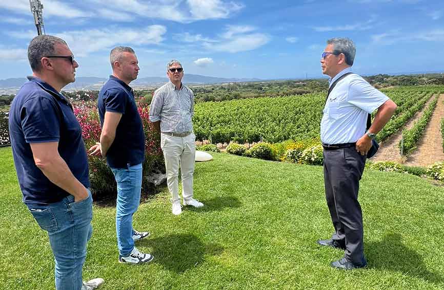 Tappa a Monti per il maestro giapponese del vino italiano Shigeru Hayashi 2 Shigeru Hayashi in Gallura