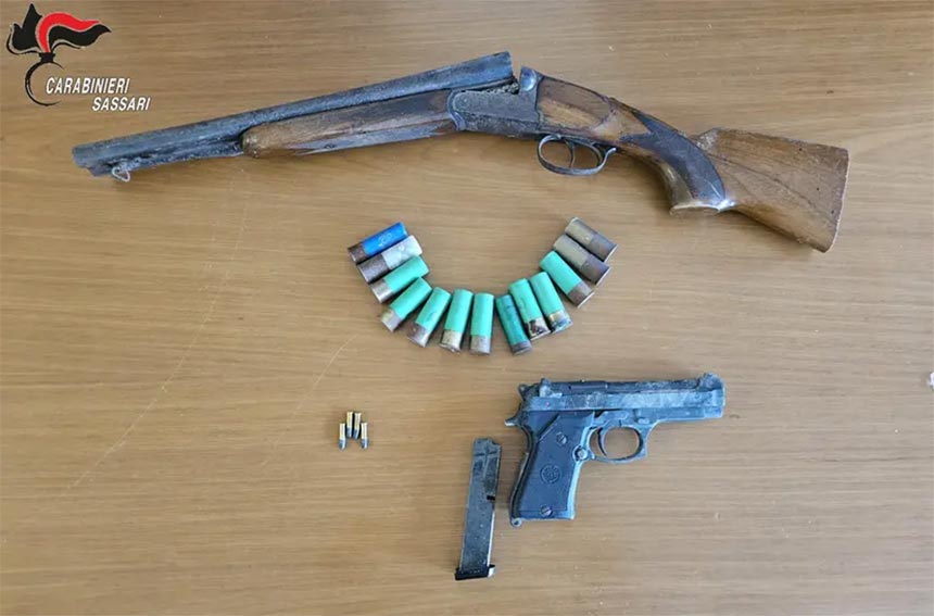 Scoperta maxi piantagione di cannabis e armi: arrestato un allevatore di Tula 2 Armi allevatore Tula