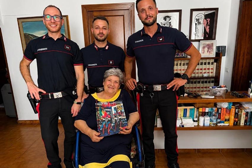 Donna soccorsa dai Carabinieri a La Maddalen