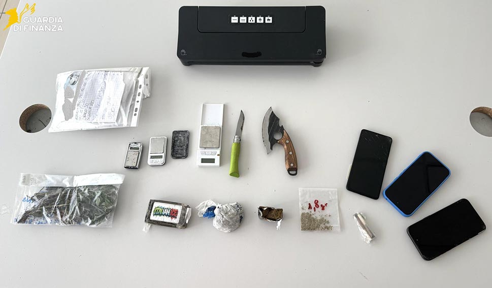 Droga Olbia arresto 22enne
