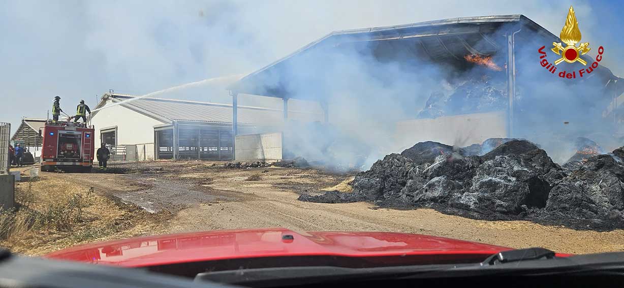 Incendio fienile Tossilo Macomer