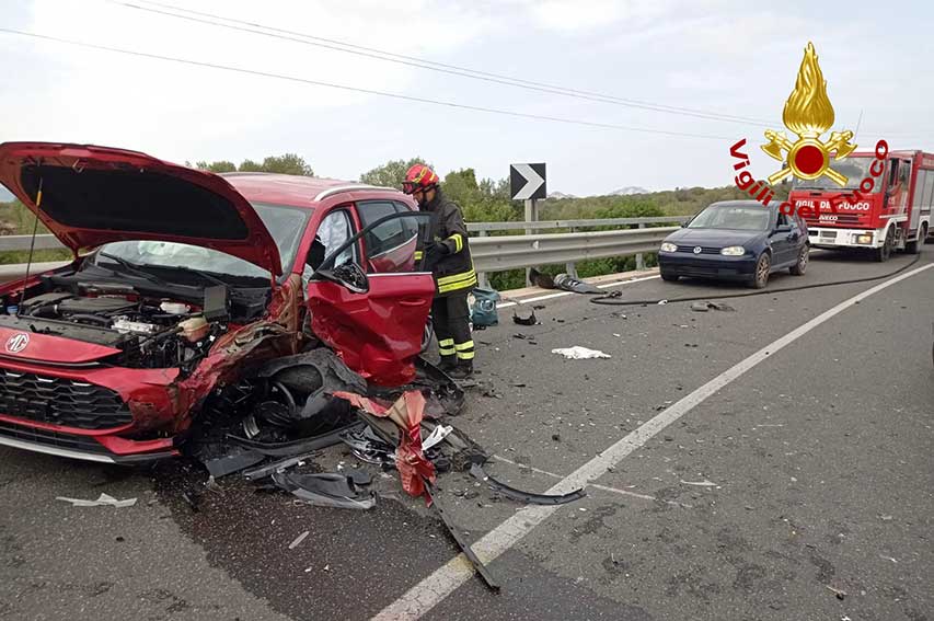 Scontro frontale sulla SS 125 a Orosei, 4 feriti: due trasferiti in elicottero a Sassari 2 Incidente Orosei 3