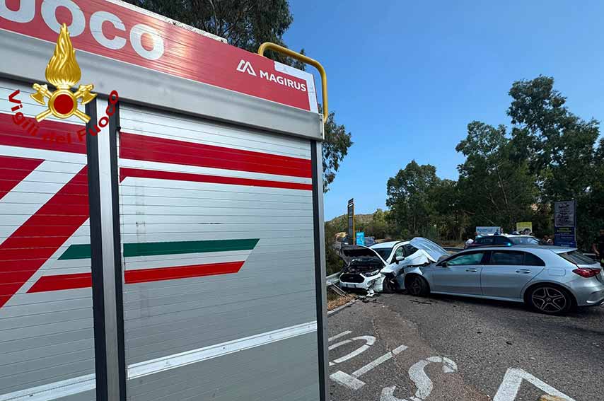 San Teodoro. Scontro tra due auto sulla 125, i feriti soccorsi dal 118 2 Incidente San Teodoro 2