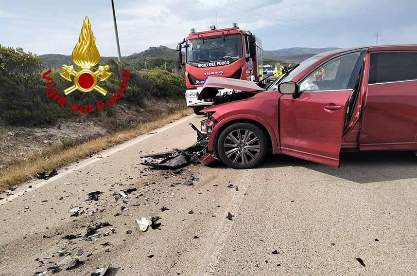 Trinità d'Agultu. Scontro tra due auto sulla Sp 90, morta una 58enne 2 Incidente Trinita