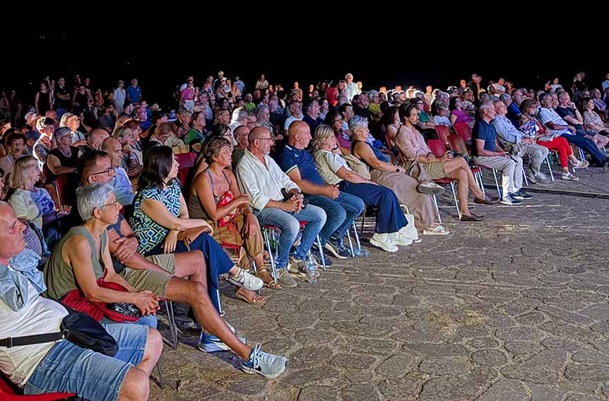 Ozieri Jazz Festival, oltre 300 persone al Colle di Monserrato per il gran finale con Denise Gueye e Francesco Lento 2 Pubblico Ozieri Jazz Festival Monserrato