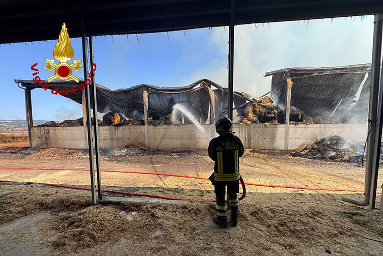 Tossilo incendio fienile
