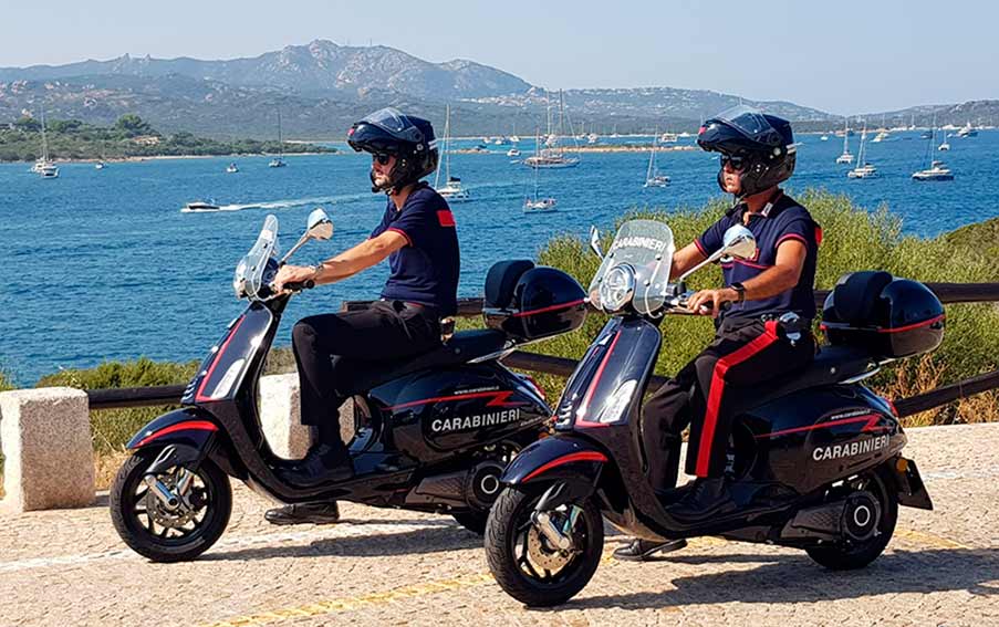 Vespe Carabinieri a Porto Rotondo e Porto Cervo