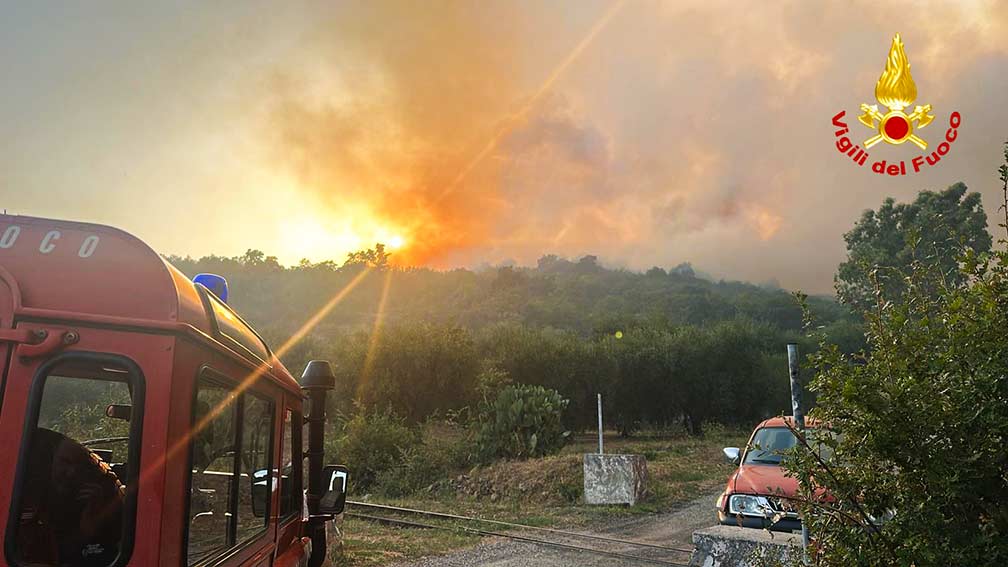 Incendio ad Arzana ed Elini, riprese questa mattina le operazioni di spegnimento 3 Vigili del Fuoco incendio Arzana Elini