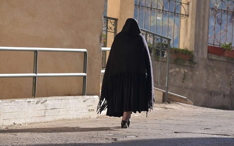 Donna sarda anziana