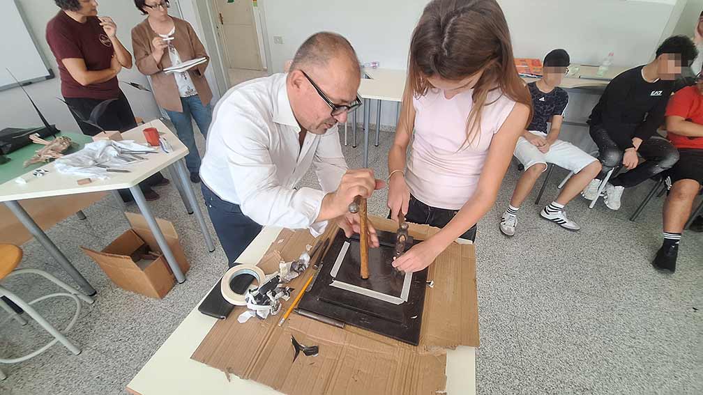 Castelsardo laboratorio al liceo con il maestro Roberto Ziranu