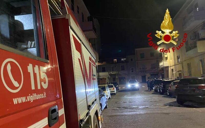 Crollo tetto palazzina a Oristano