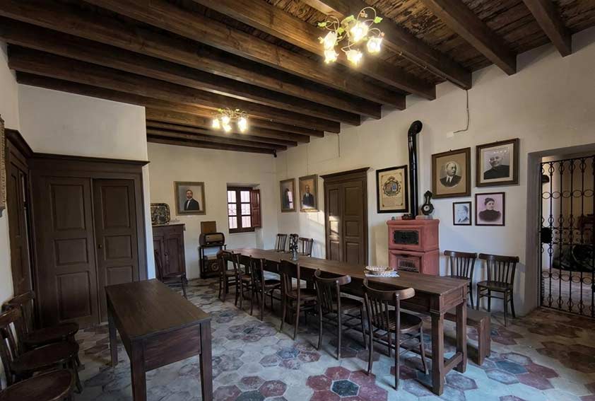 Interno Villa Donna Peppina Tola