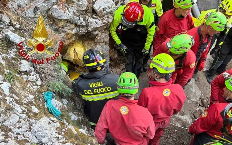Urzulei recupero speleologo grotta